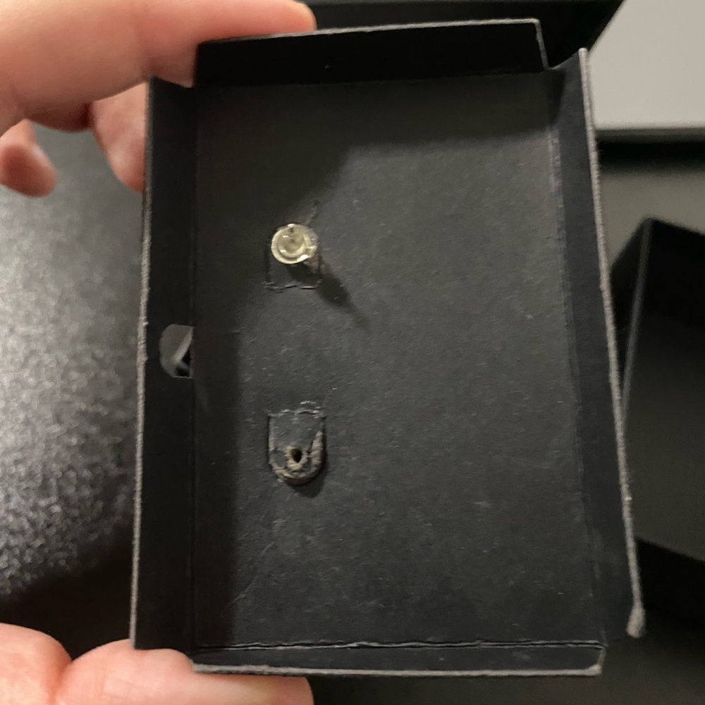 single macy’s diamond earring - Picture 2 of 3